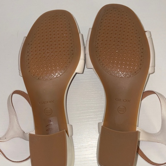 Womens Italian leather Sandals block heel| Gold Accent buckles.like new Size 10 - Picture 7 of 9